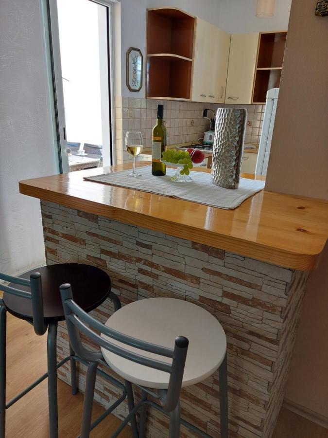 Apartman Larisa Apartment Kampor Exterior foto
