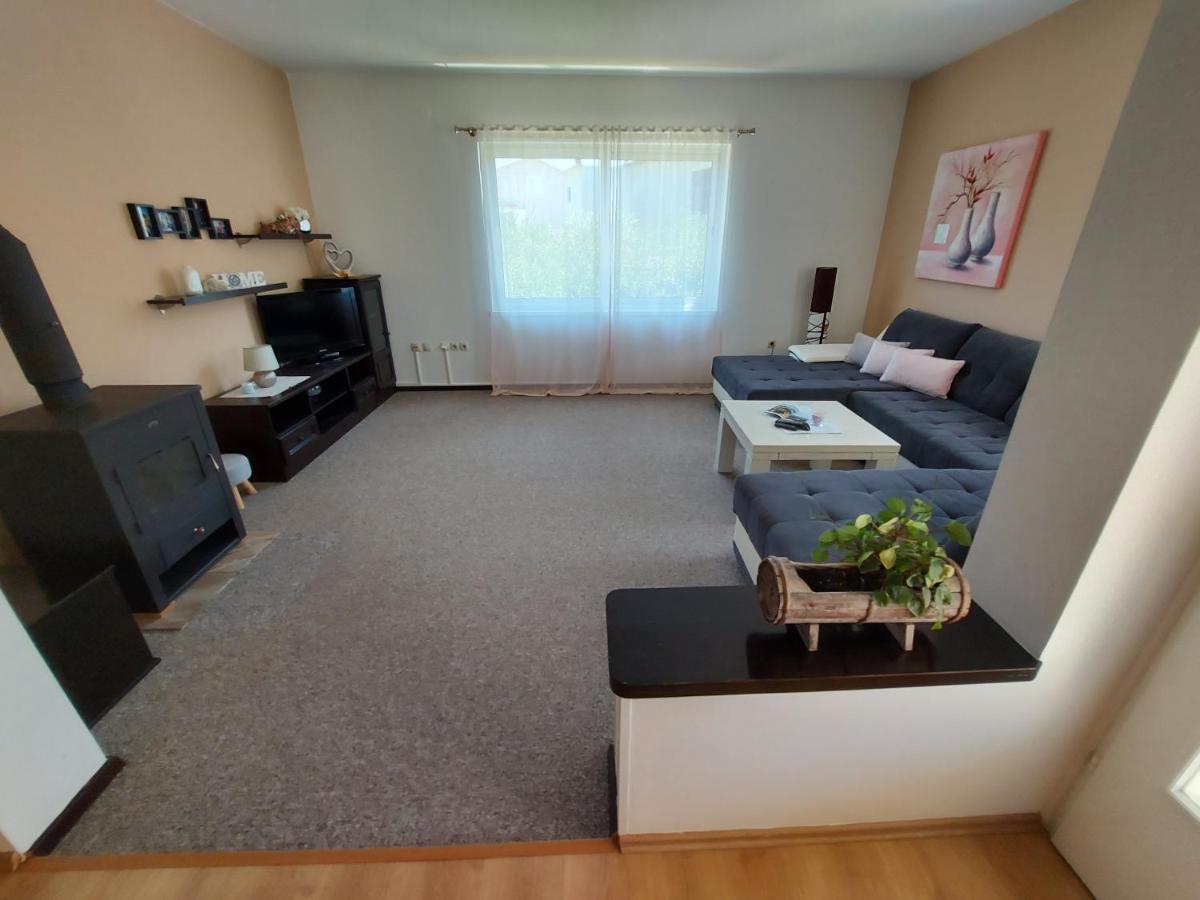 Apartman Larisa Apartment Kampor Exterior foto