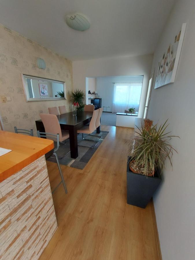 Apartman Larisa Apartment Kampor Exterior foto