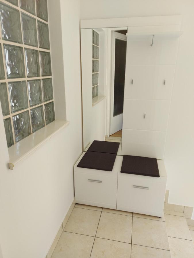Apartman Larisa Apartment Kampor Exterior foto