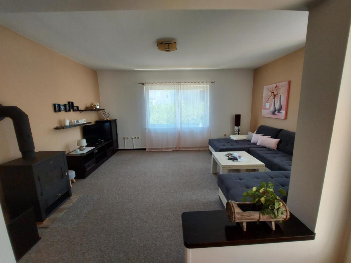 Apartman Larisa Apartment Kampor Exterior foto