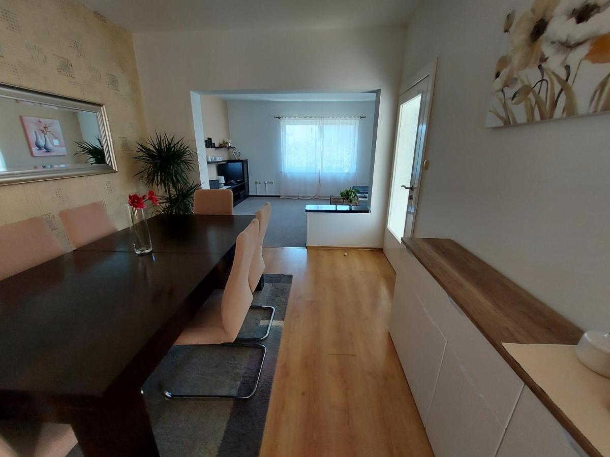 Apartman Larisa Apartment Kampor Exterior foto