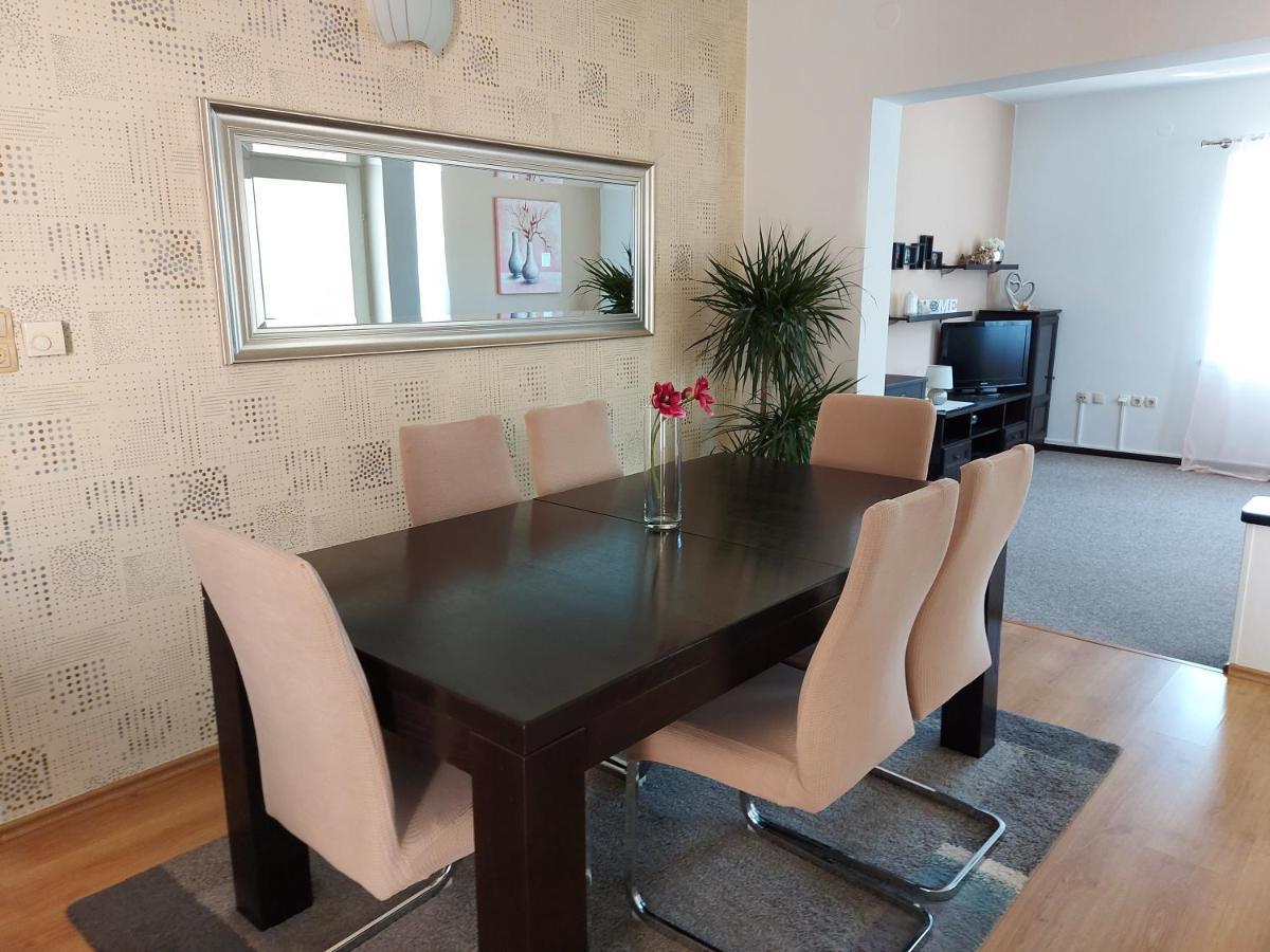 Apartman Larisa Apartment Kampor Exterior foto