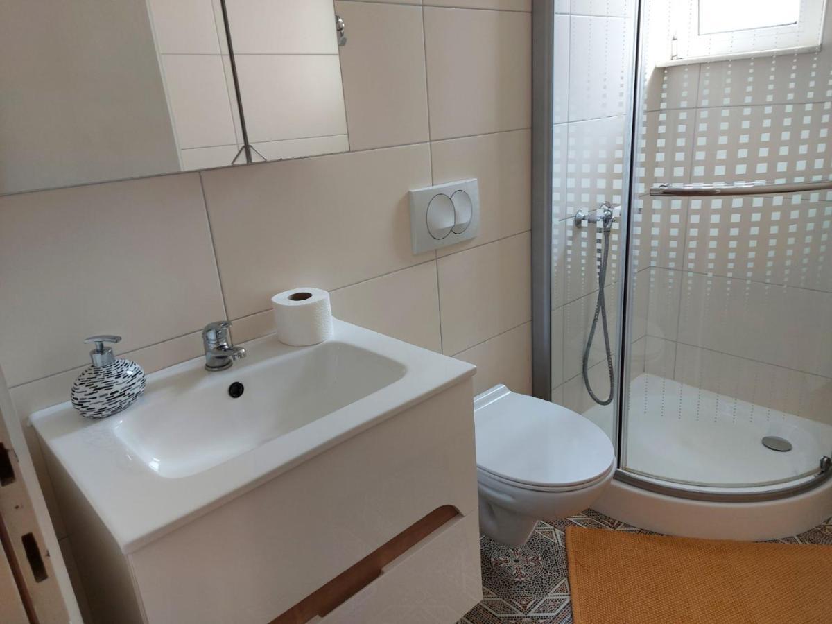 Apartman Larisa Apartment Kampor Exterior foto
